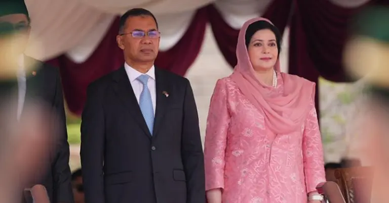 প্রধানমন্ত্রী ও তার সহধর্মিনীকে উষ্ণ অভ্যর্থনা জানান মালয়েশিয়ার প্রধানমন্ত্রী আনোয়ার ইব্রাহিম